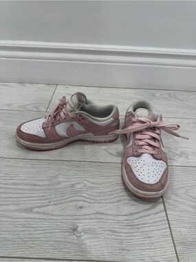 Nike Women’s Low-Top Sneakers in White and Light Pink